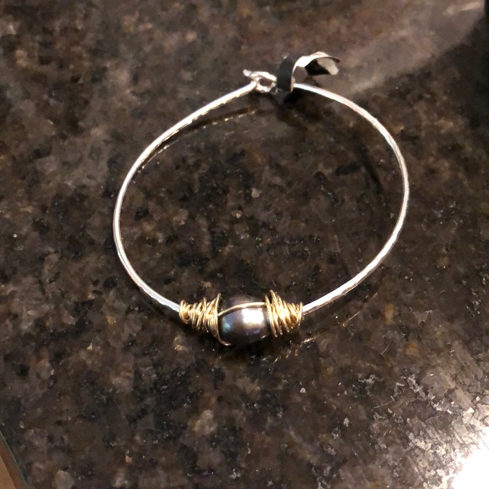 2 Chic Black pearl bracelet